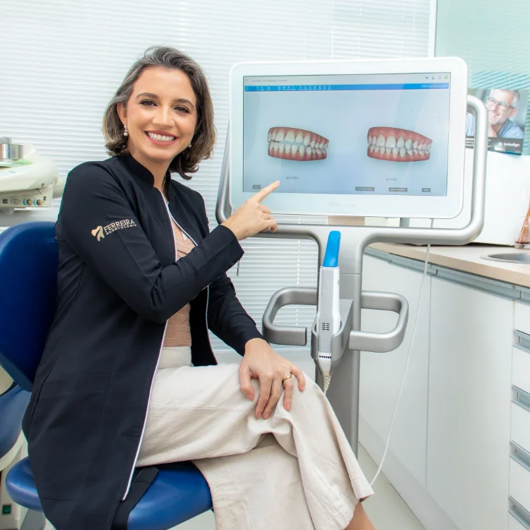 Dra. Fernanda Ferreira no consultório da Ferreira Odontologia